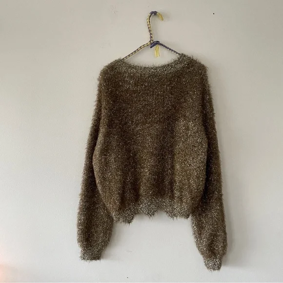 Citylux Collection Sparkly Gold Tinsel Pullover Sweater - Picture 16 of 16